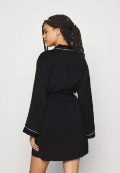 Anna Field AMANDA SATIN DRESSING GOWN - Bademantel - Black -Anna Field Günstiges Geschäft 2ed7ad8212184e4ca1dc1b97ba75f567