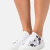 Anna Field DISNEY MICKEY MOUSE LOVE - Sneaker Low - White/black