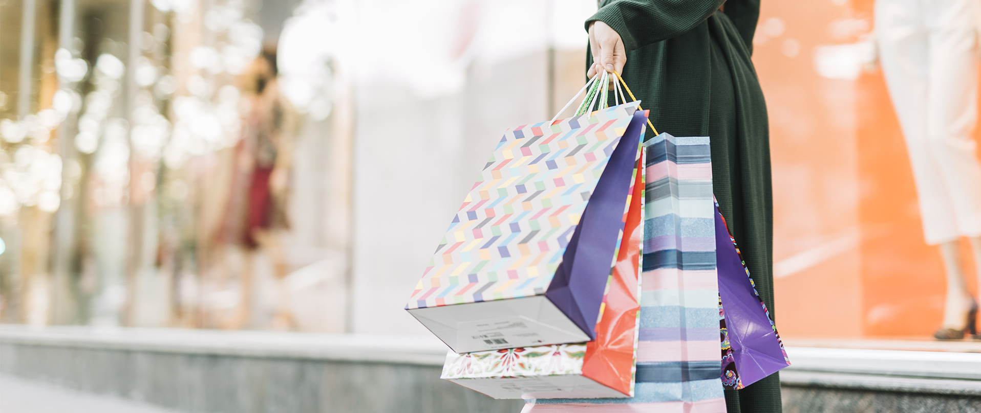 Anna Field Günstiges Geschäft -Anna Field Günstiges Geschäft crop woman with shopping bags case